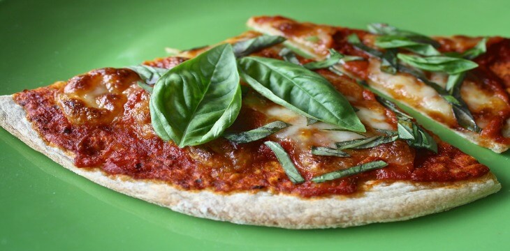 How to make your own spinach pizza?