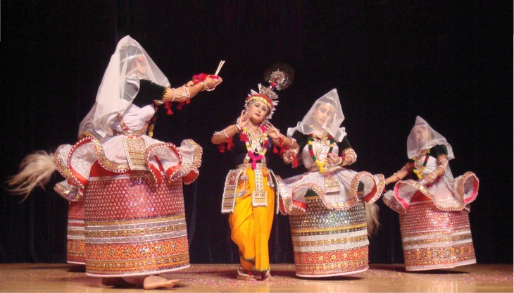 Rasa_Lila_in_Manipuri_dance_style