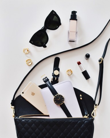 15 Things every woman must have in her purse!