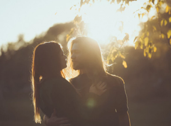 10 Signs you are being used as a trophy girlfriend